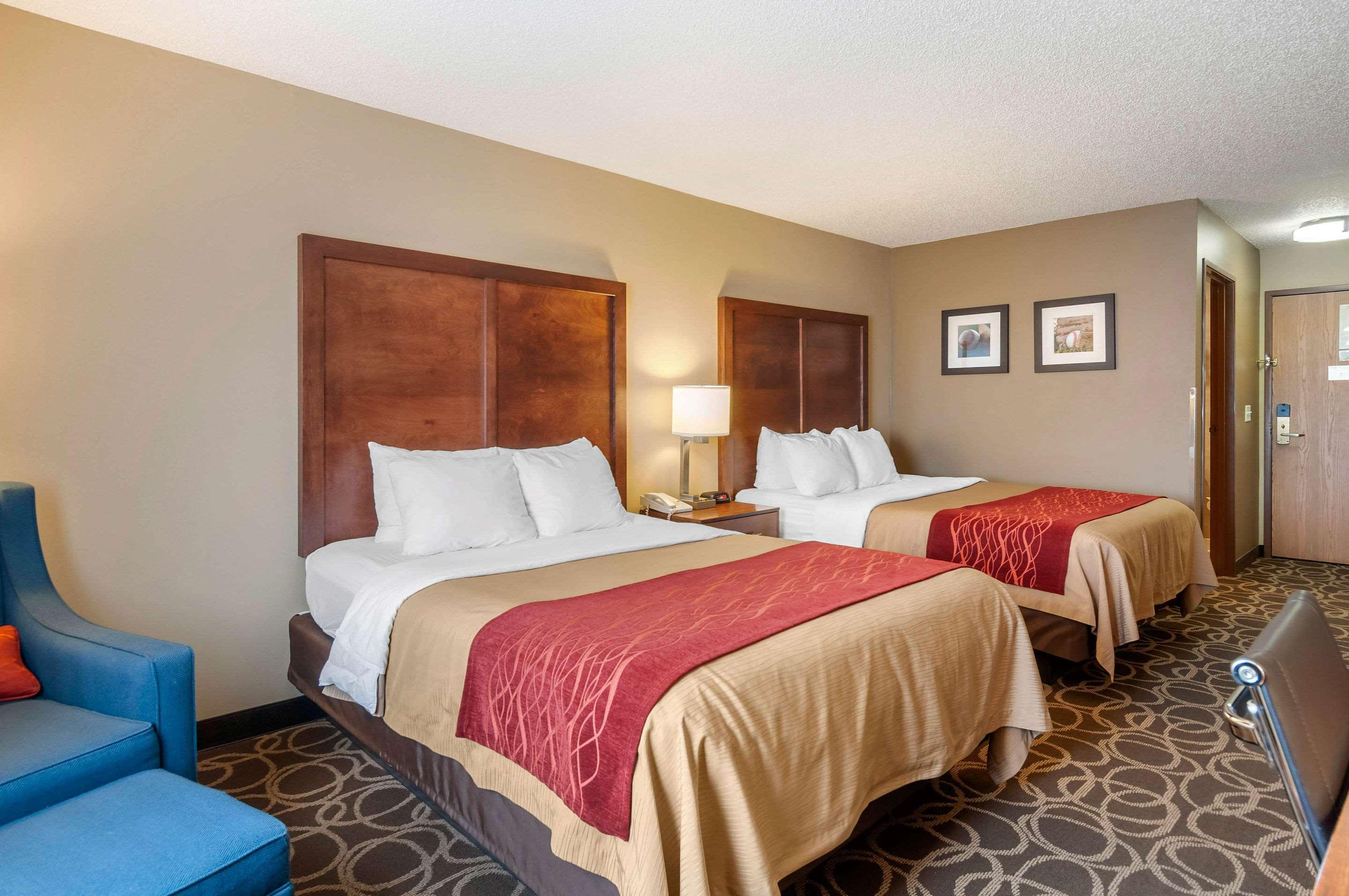 Comfort Inn Dyersville Near The Field Of Dreams Екстериор снимка