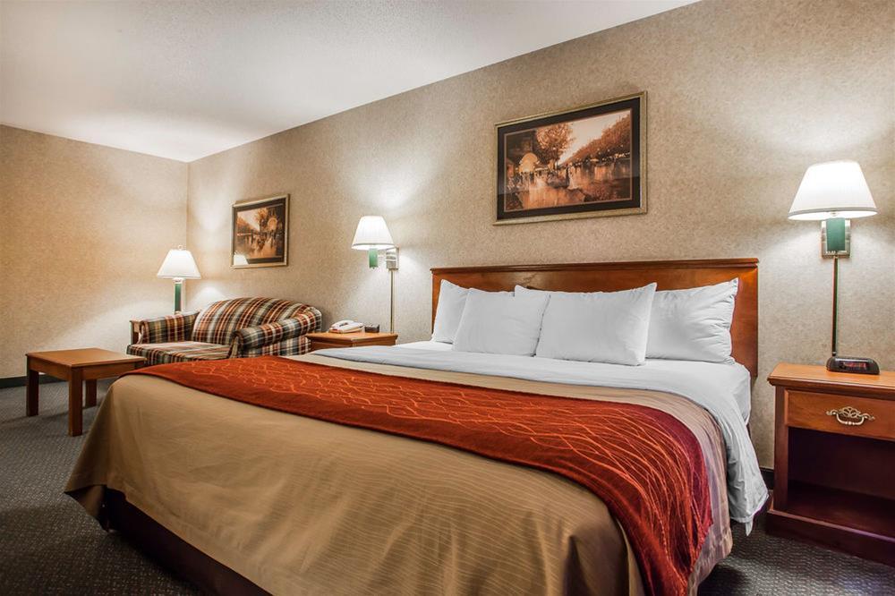 Comfort Inn Dyersville Near The Field Of Dreams Екстериор снимка