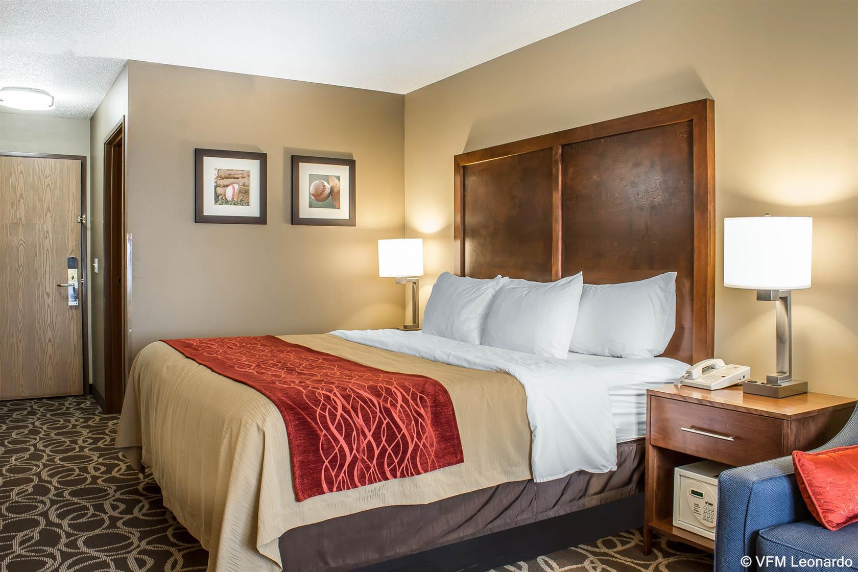 Comfort Inn Dyersville Near The Field Of Dreams Екстериор снимка