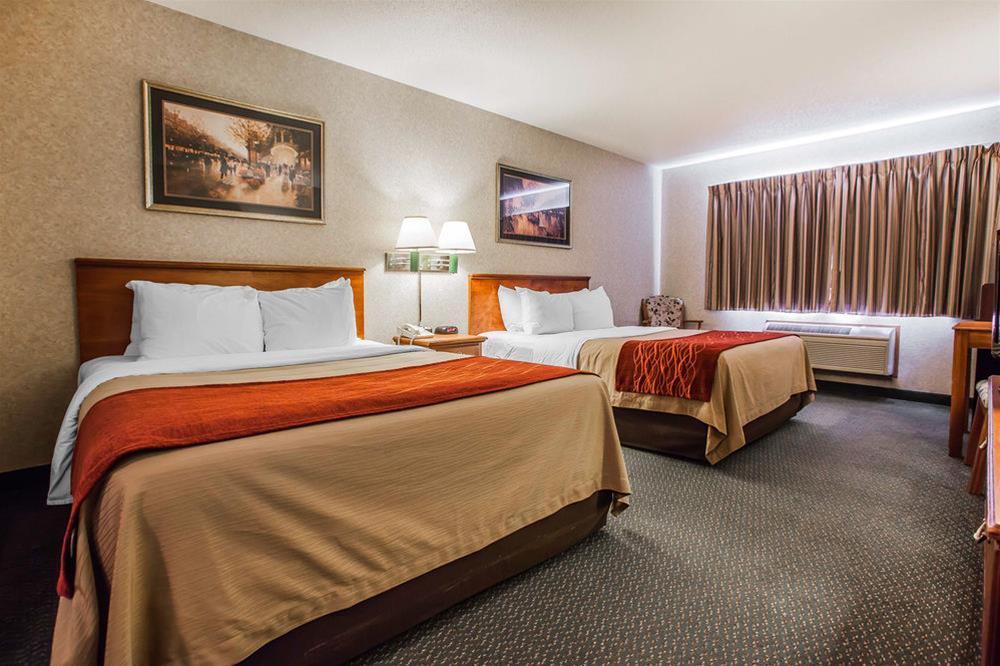 Comfort Inn Dyersville Near The Field Of Dreams Екстериор снимка