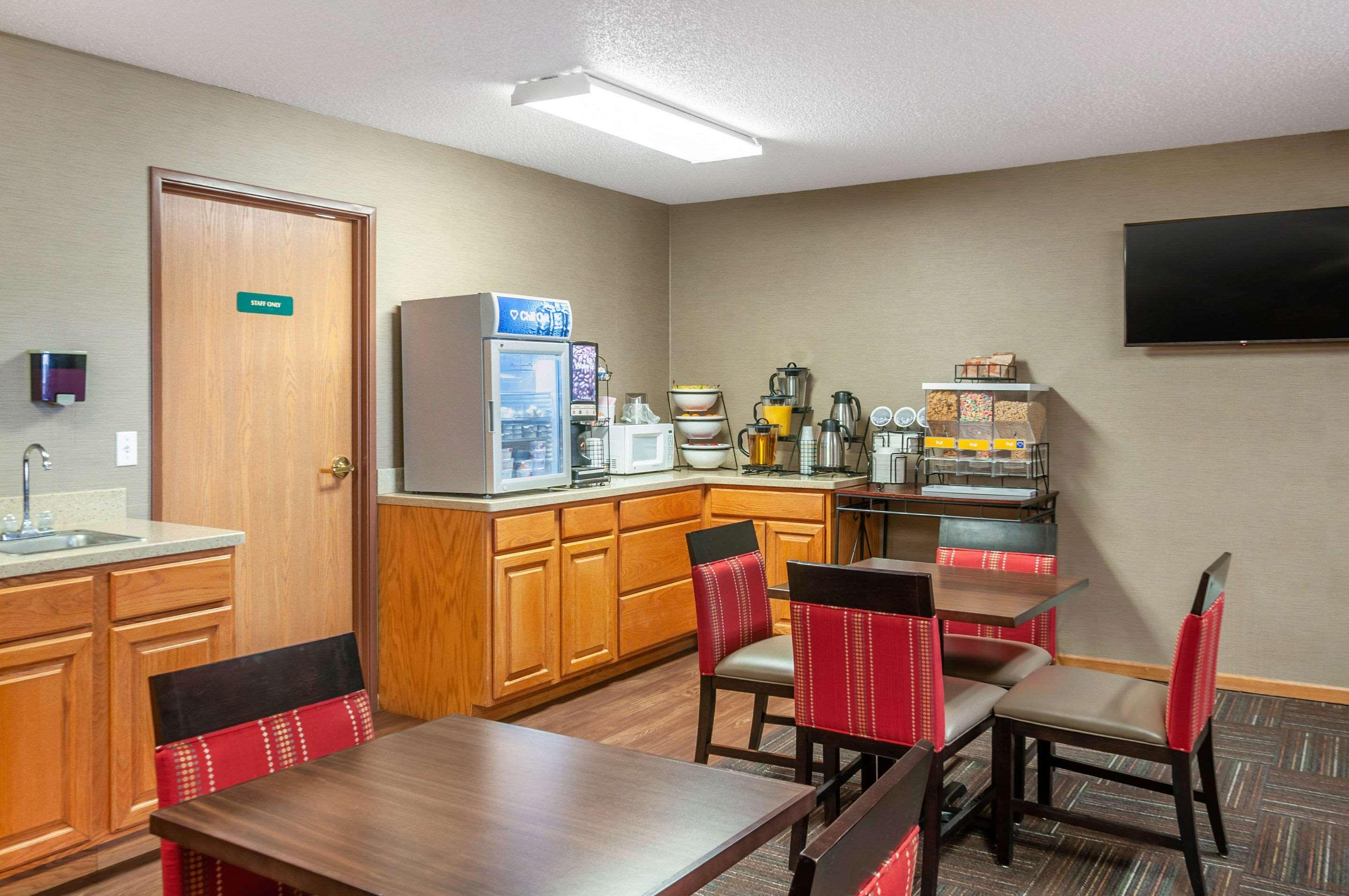Comfort Inn Dyersville Near The Field Of Dreams Екстериор снимка